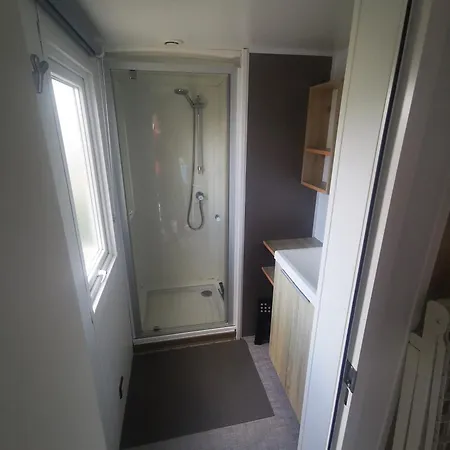 キャンプ場 Mobil 6 Personnes En 4 Etoiles *